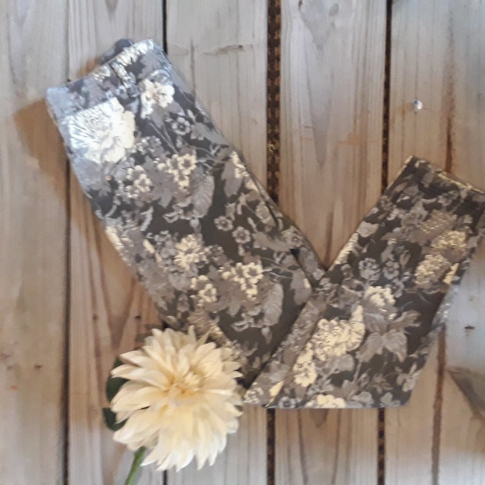 NWT HUE grey yellow floral skimmer pant